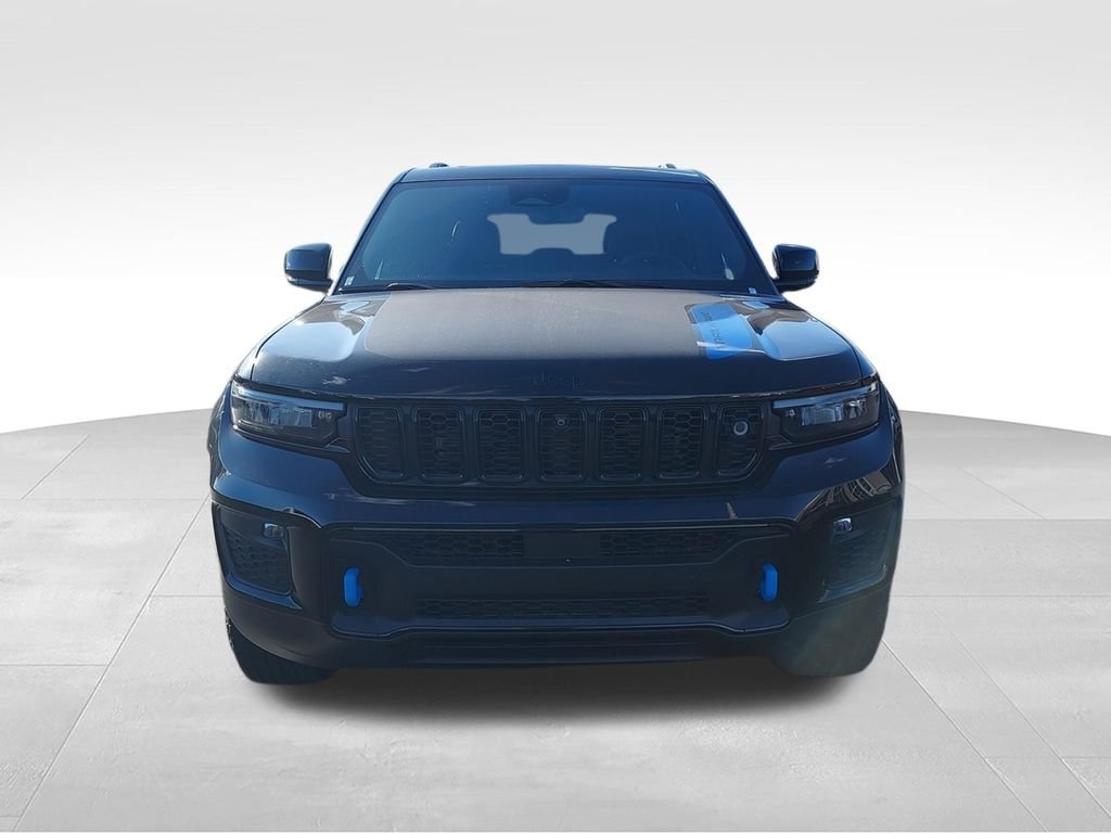 New 2024 Diamond Black Crystal Pearl-Coat Exterior Paint Jeep Trailhawk 4xe image 3