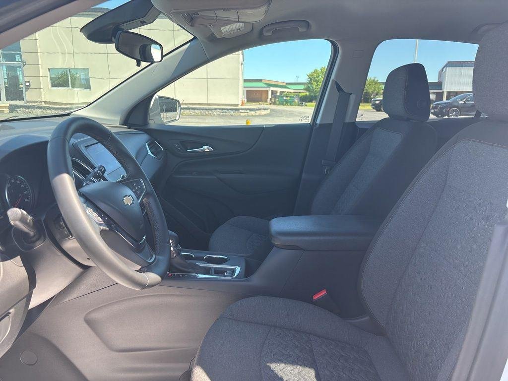 Used 2024 Summit White Chevrolet LT image 32