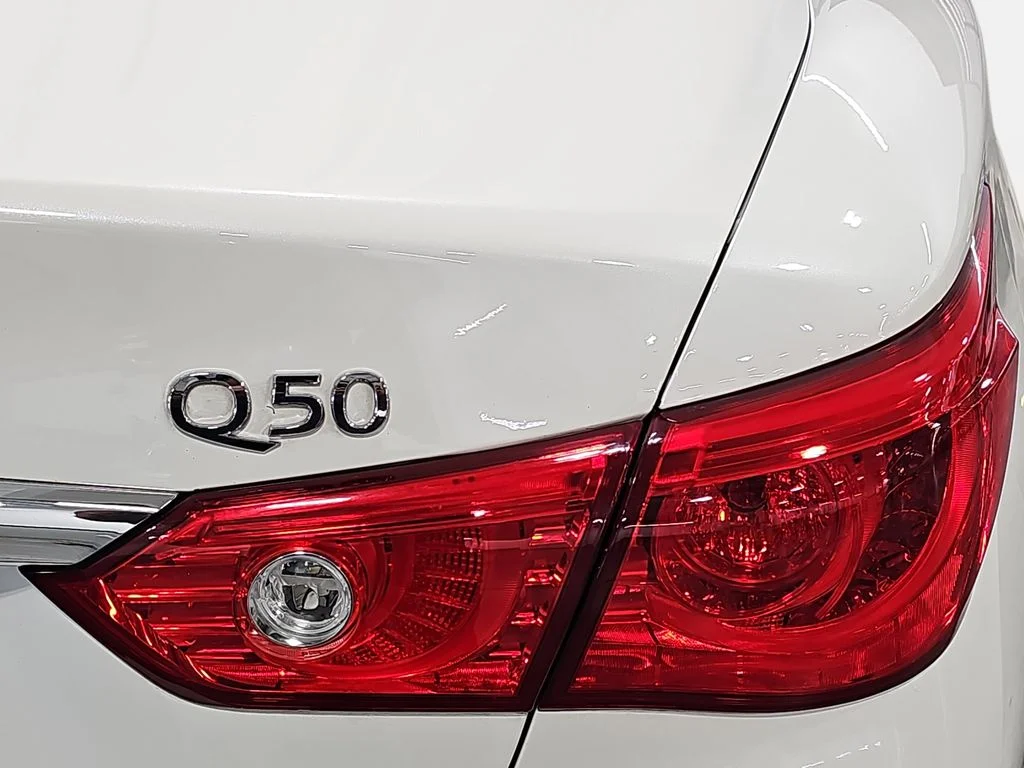 Used 2016 White INFINITI 3.0t Premium image 35
