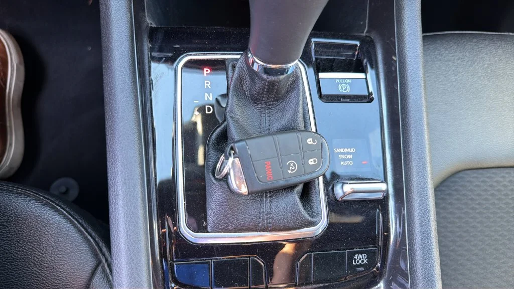 Used 2024 White Jeep Latitude image 19