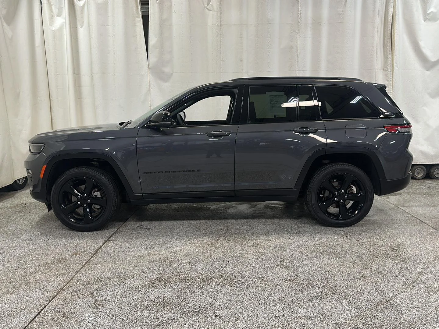 Used 2025 Jeep Grand Cherokee Limited with VIN 1C4RJHBG5SC283610 for sale in Waconia, Minnesota