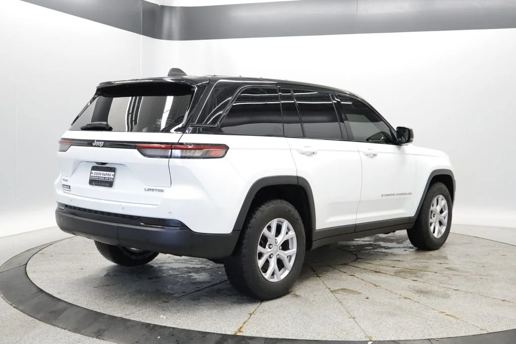 Used 2022 White Jeep Limited image 6