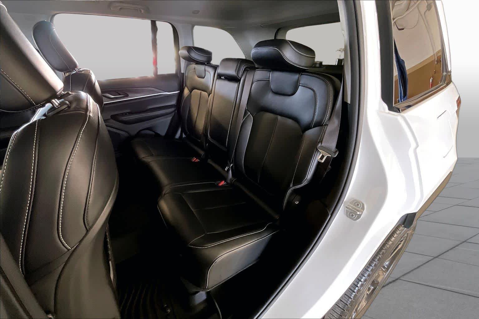 Used 2023 Bright White Clearcoat Jeep Limited image 18