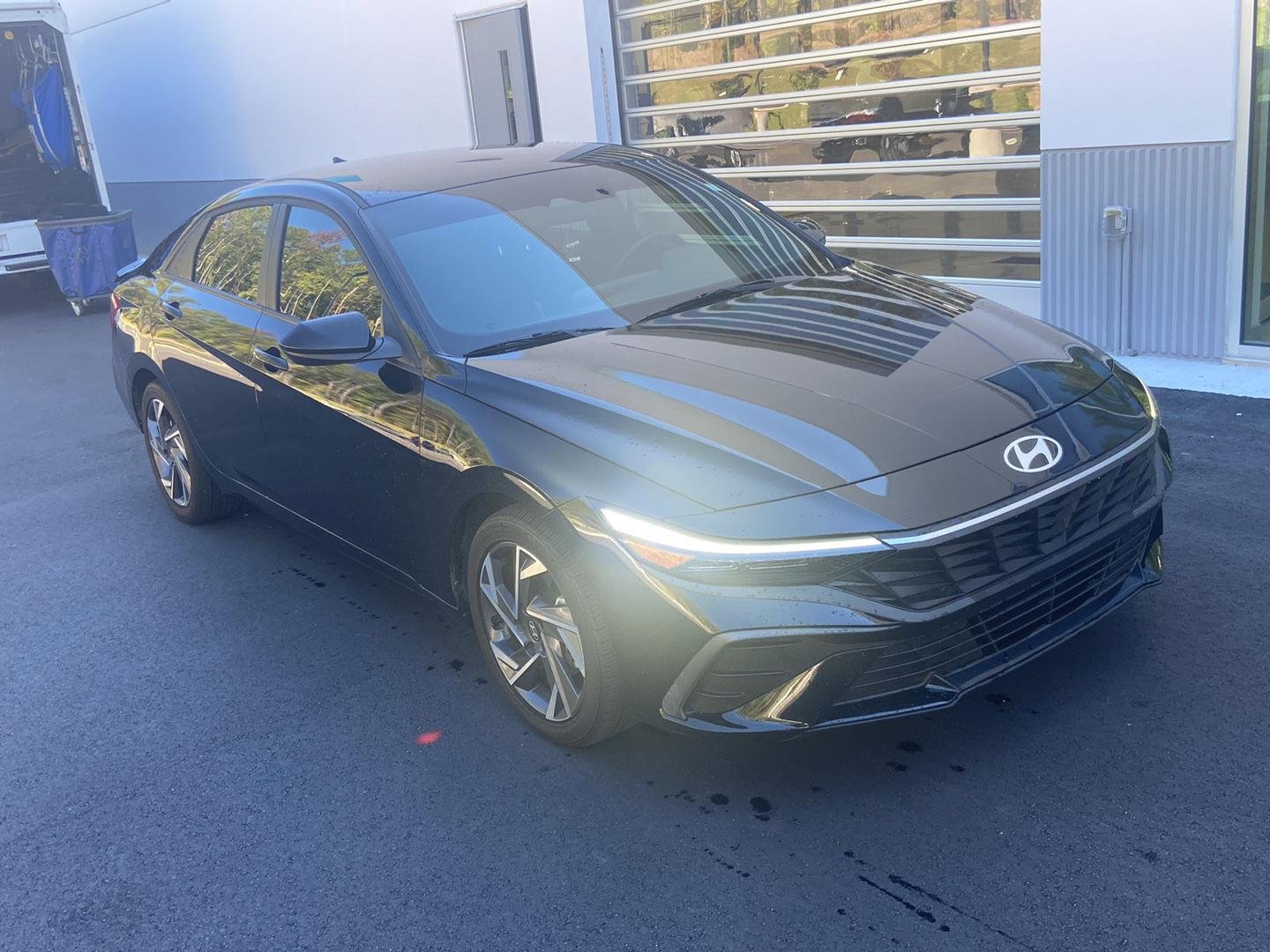 Used 2025 Abyss Black Hyundai SEL Sport image 3