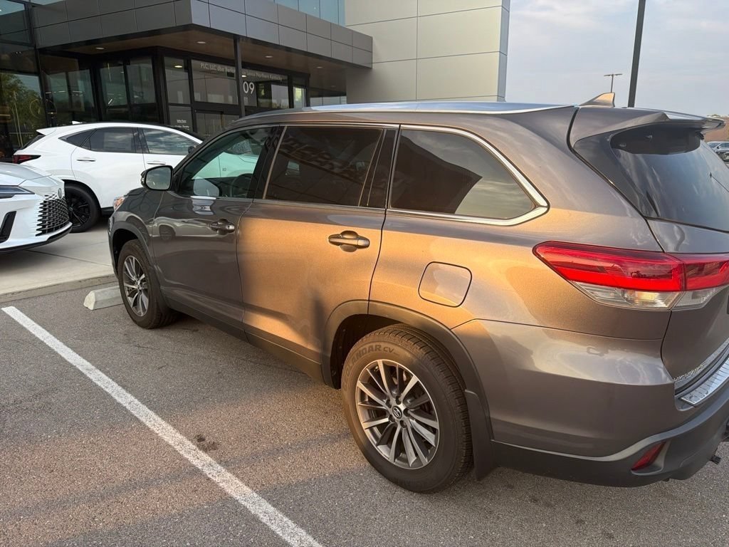 Used 2019 Predawn Gray Mica Toyota SE image 9