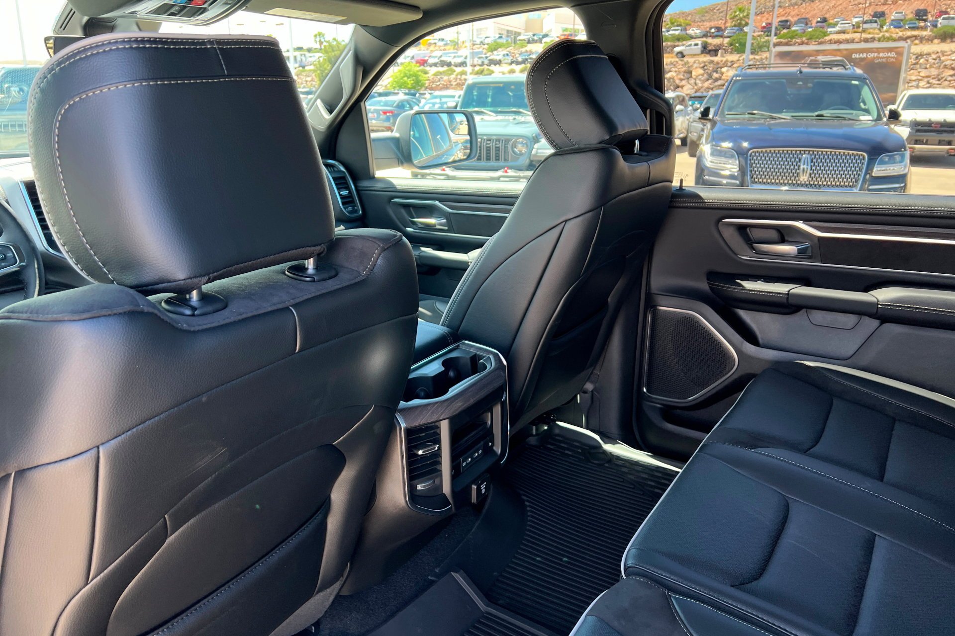New 2026 Granite Crystal Metallic Clear-Coat Exterior Paint RAM Laramie image 20