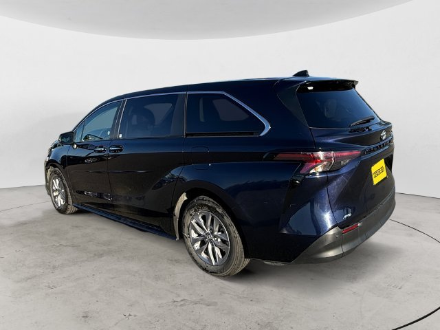 Used 2023  Toyota XLE image 7