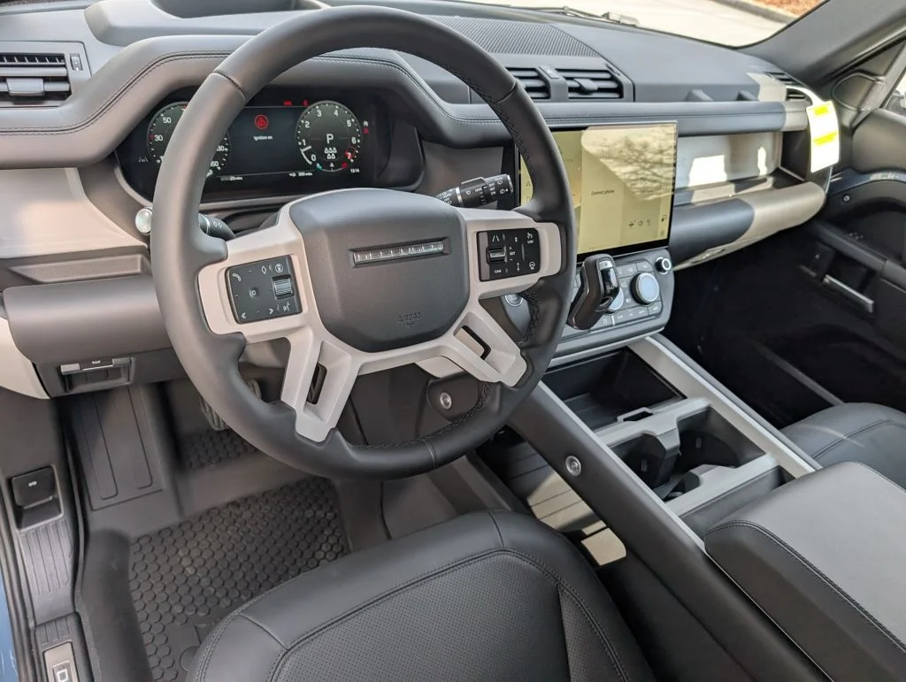 New 2026 Tasman Blue Land Rover X-Dynamic SE image 4