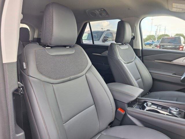 New 2026 Star White Metallic Tri-Coat Ford Active image 36