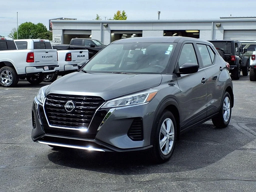 Certified 2025 Nissan KICKS PLAY Base with VIN 3N1CP5BV0SL489913 for sale in Kansas City