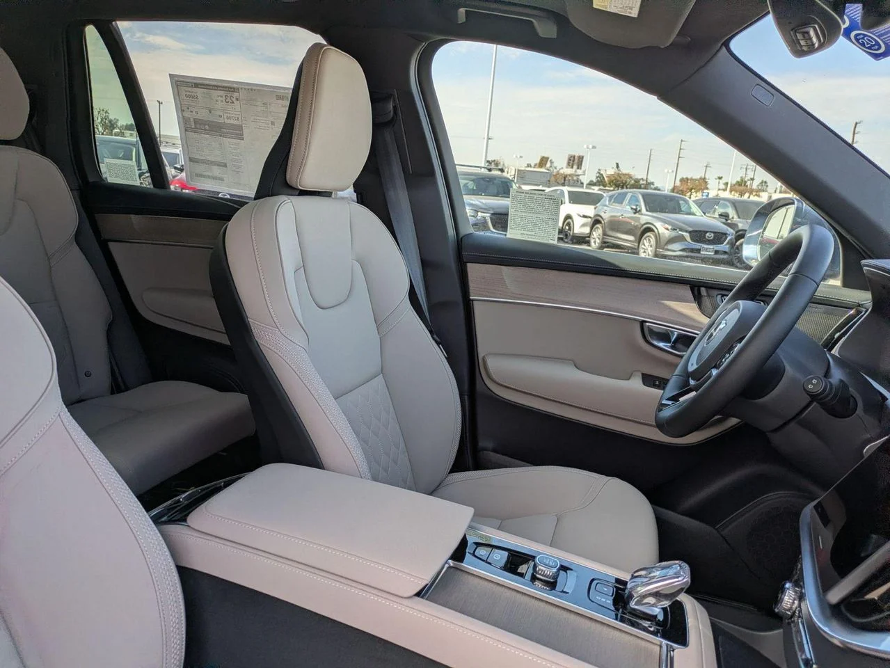 2026 Volvo XC90 Plus - Photo 14