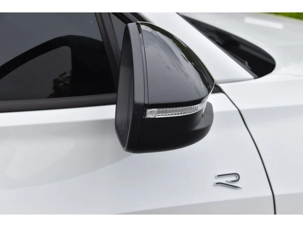 Used 2025 Opal White Pearl Volkswagen SE R-Line Black image 30