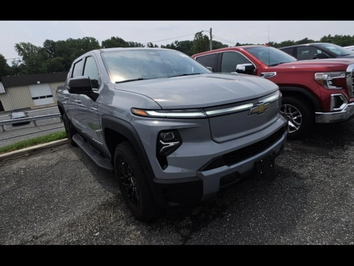 Used 2025 Slate Gray Metallic Chevrolet LT - Extended Range image 13
