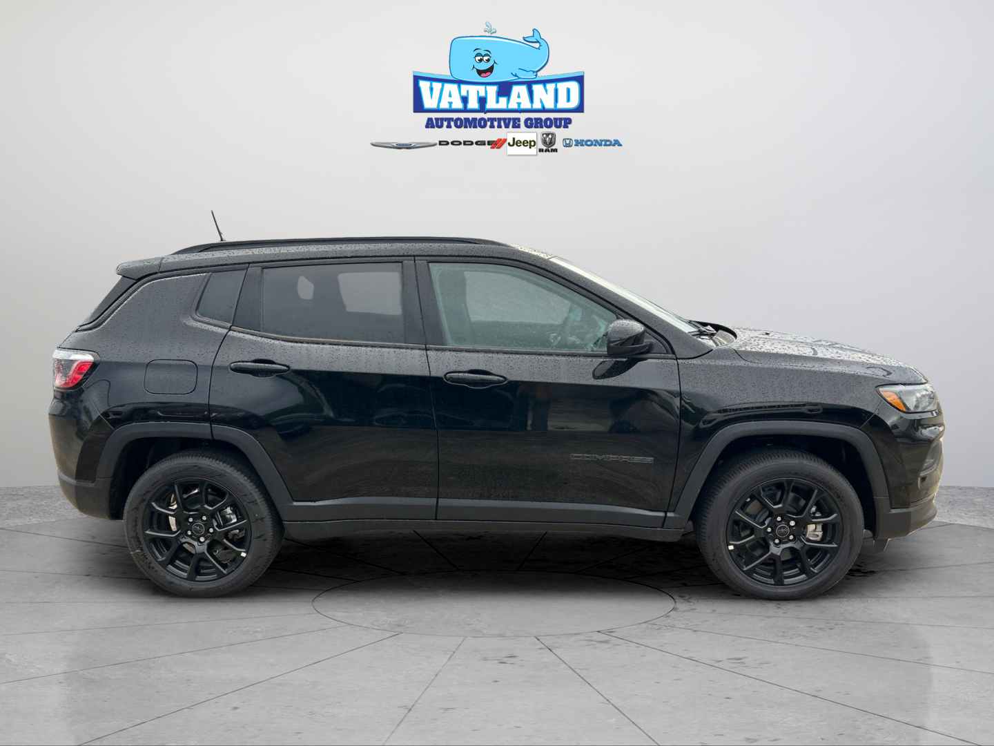 New 2026 Diamond Black Crystal Pearl-Coat Exterior Paint Jeep Latitude image 8