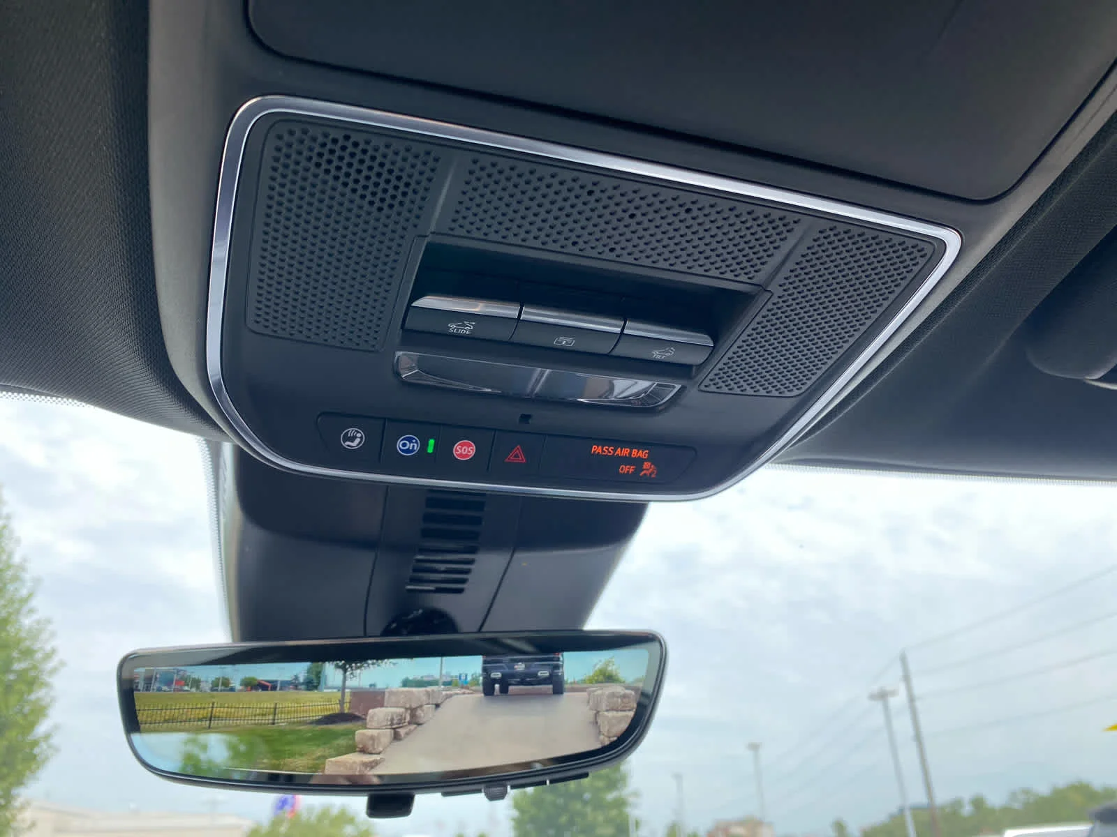 New 2026 Ebony Twilight Metallic Buick Avenir image 19