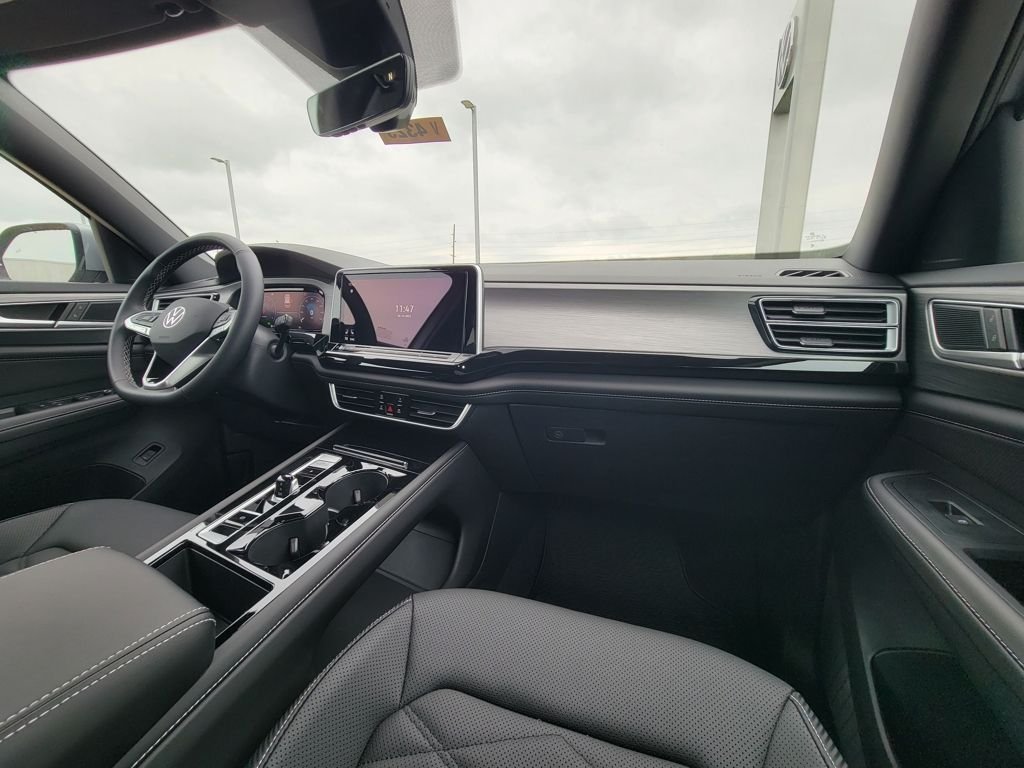 2025 Volkswagen Atlas Cross Sport SE w/Tech - Photo 13