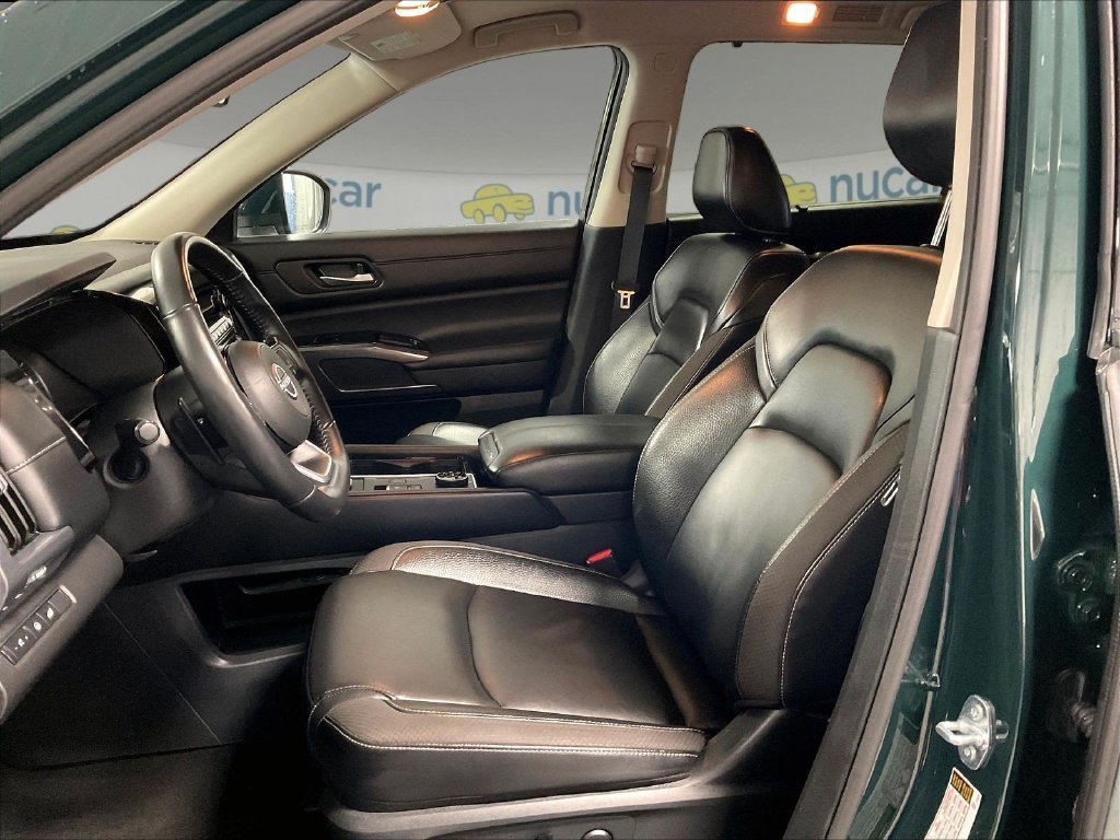 Used 2025 Black Nissan SL image 9