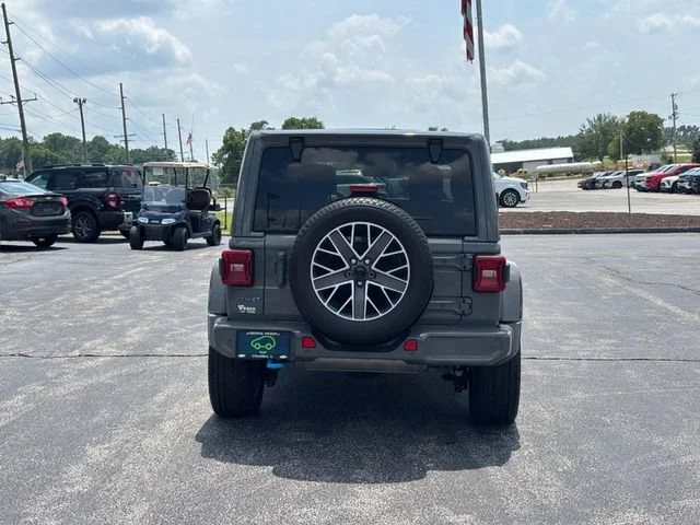 Used 2023 Gray Jeep High Altitude 4x4 image 4