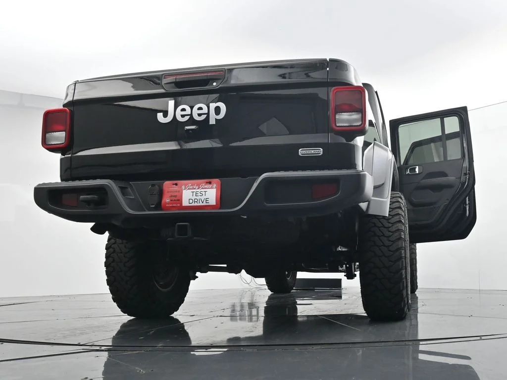 Used 2021 Black Jeep Overland image 30