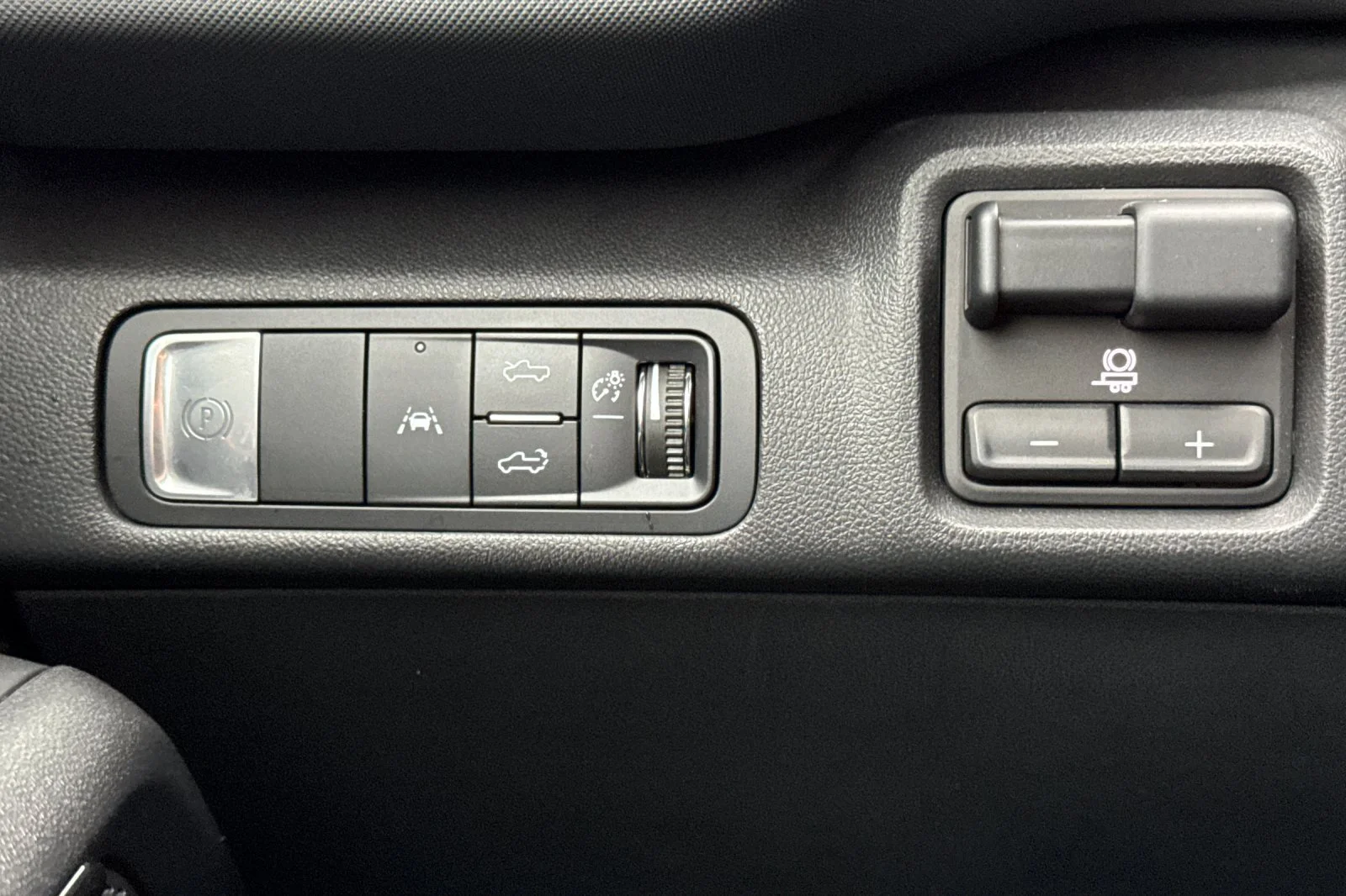 2025 Chevrolet Silverado EV LT - Photo 30