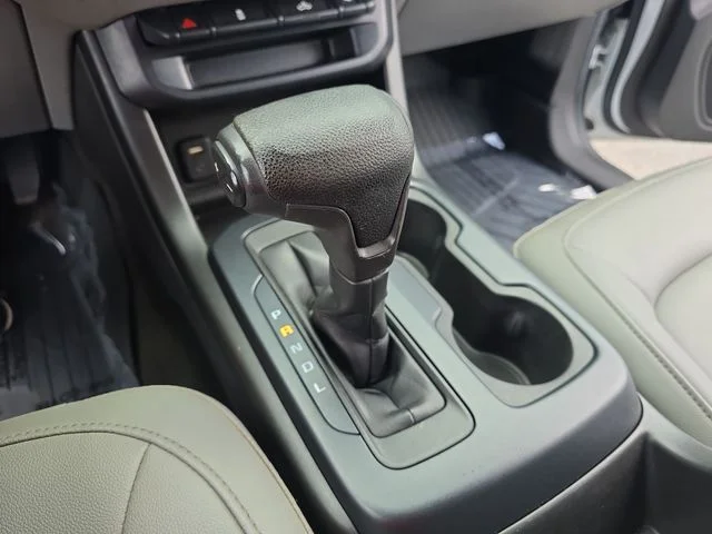 Used 2017 White GMC Base image 25