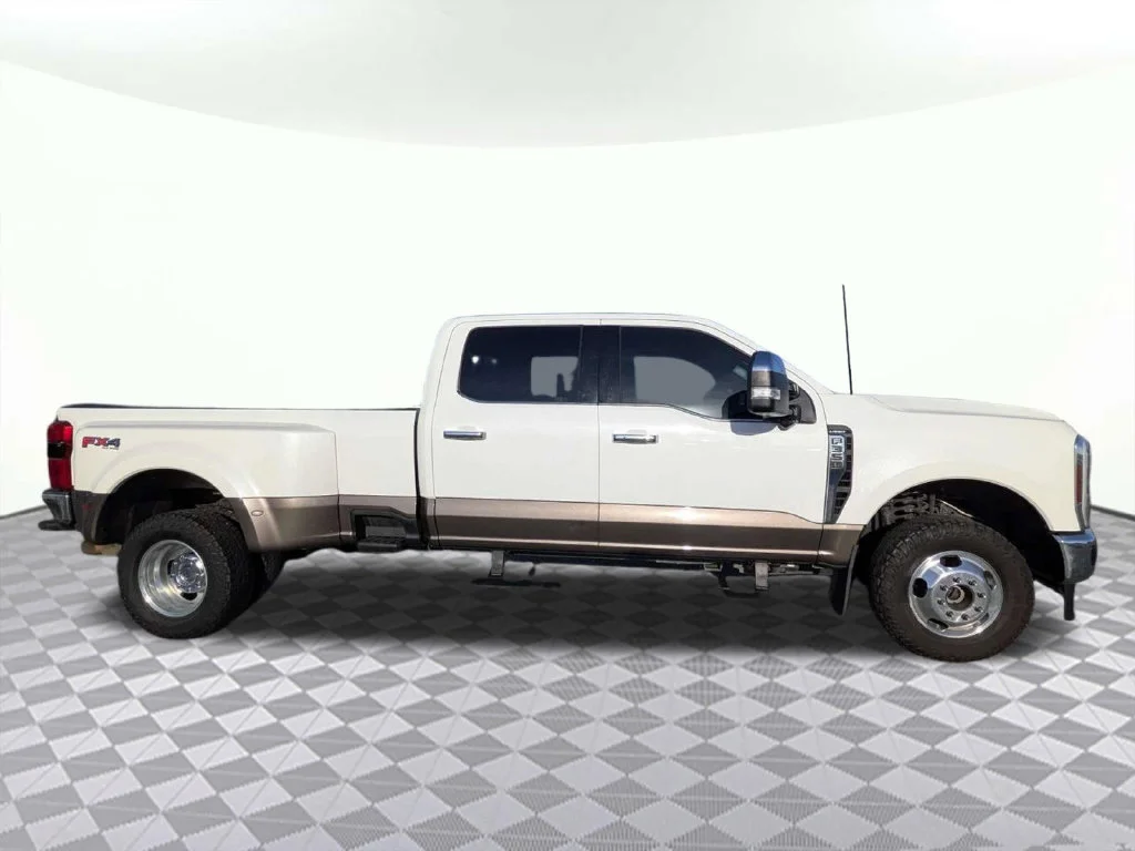 Used 2024 White Metallic Ford Lariat image 2