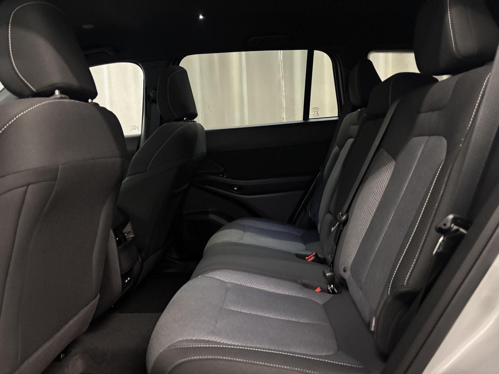New 2026 Silver Zynith Clear-Coat Exterior Paint Jeep Laredo image 27