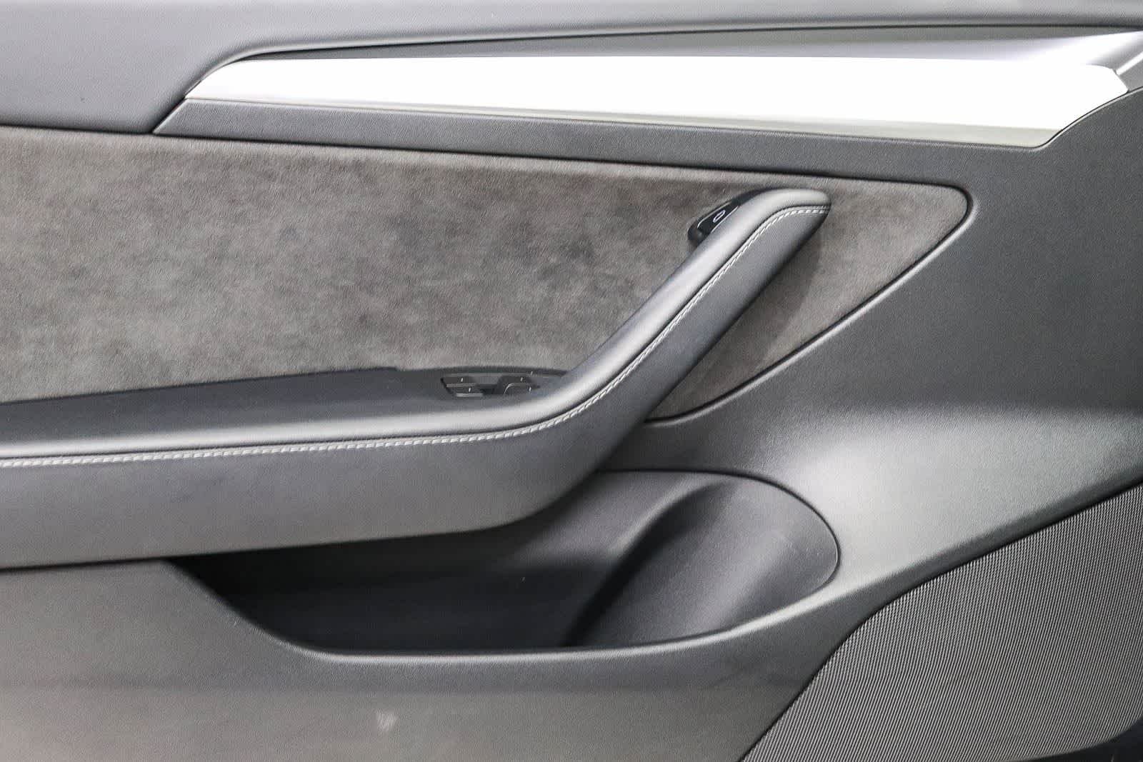 Used 2023  Tesla  image 22