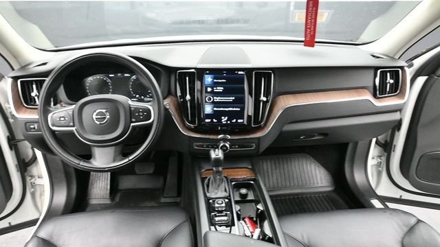 Used 2021 White Volvo T6 Momentum image 29