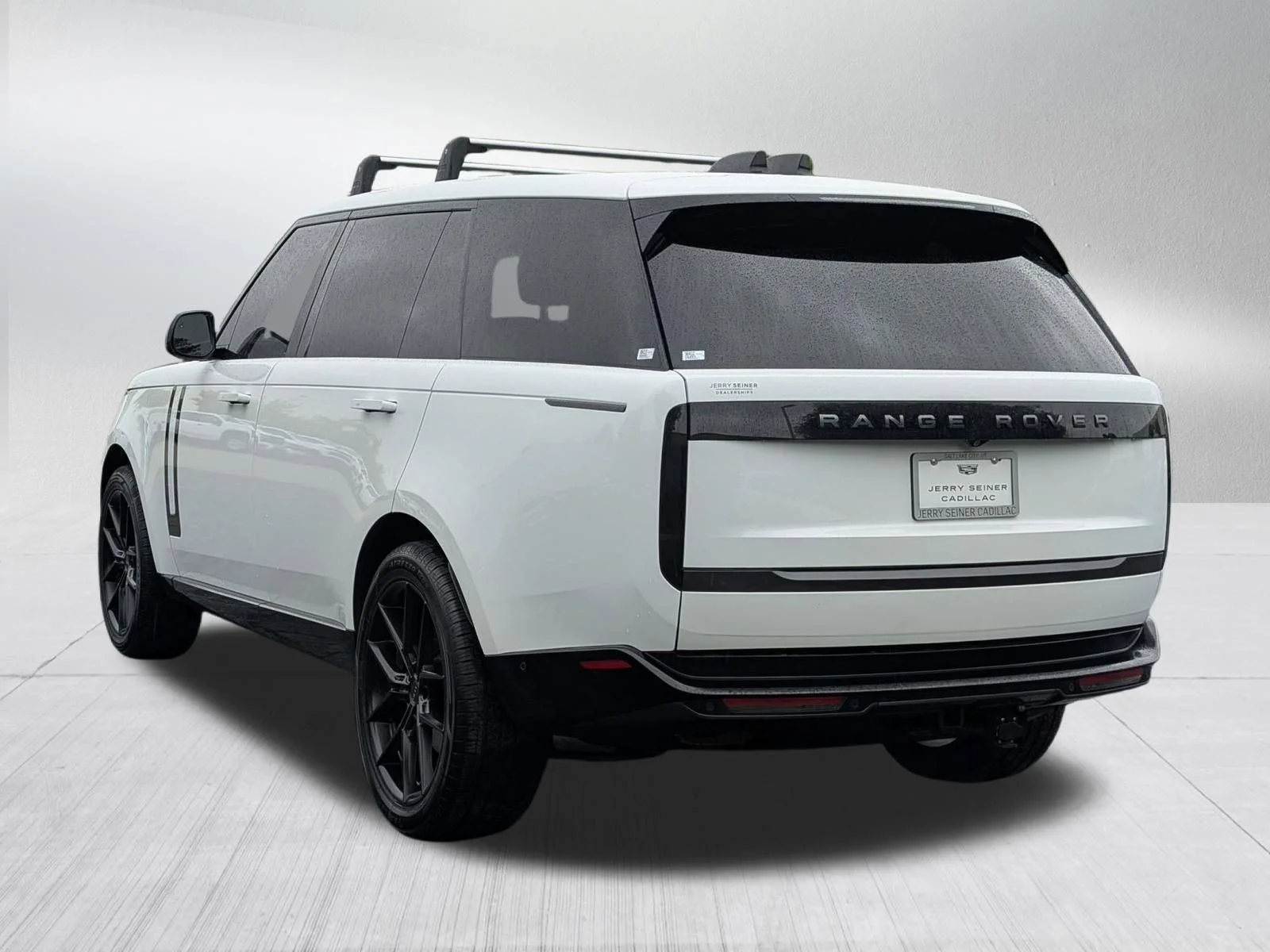 Used 2025 Icy White SV Bespoke Special Effect Satin Land Rover SE image 3