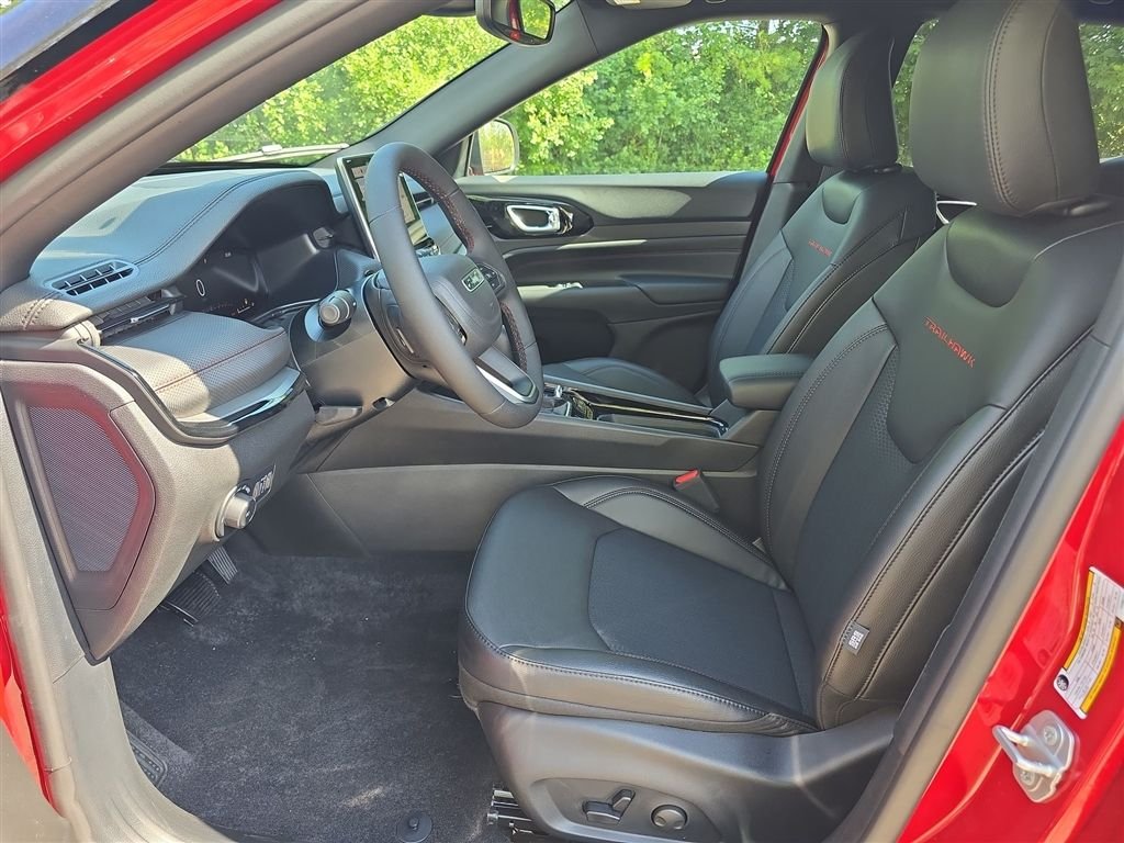 New 2026 Red Hot Pearl-Coat Exterior Paint Jeep Trailhawk image 18