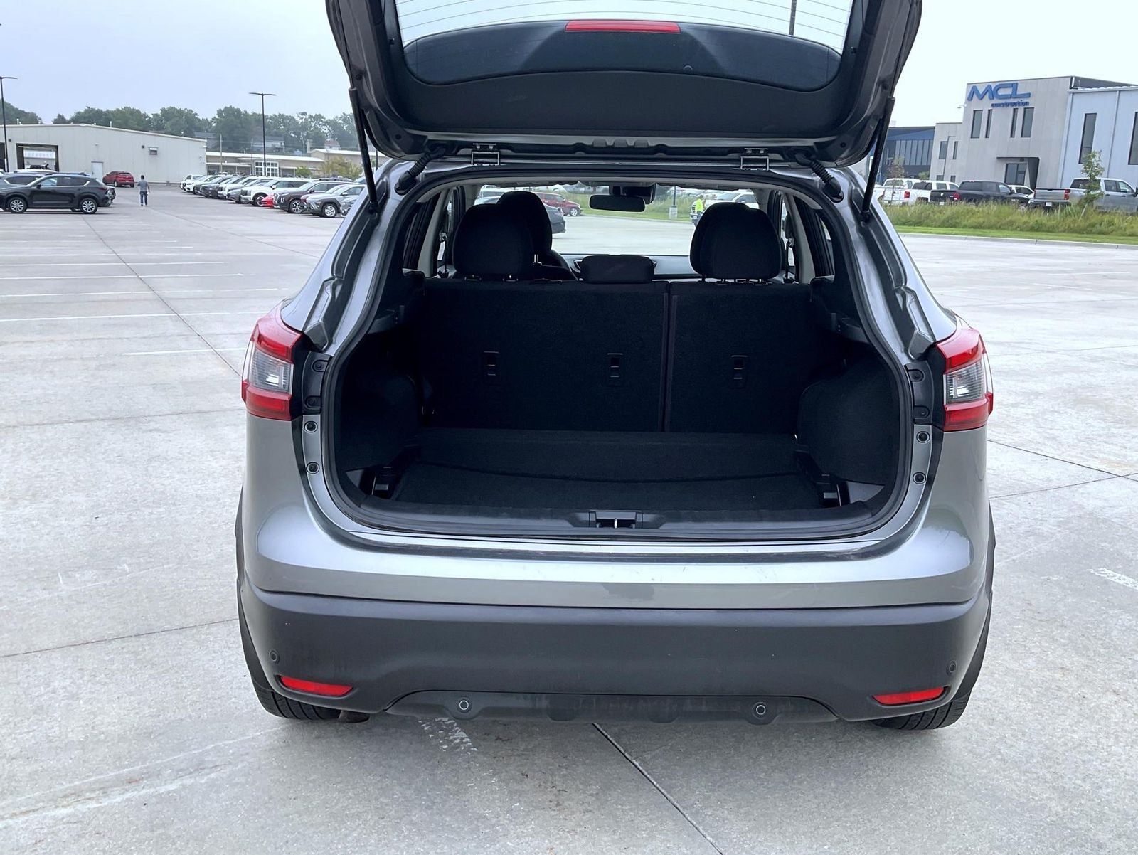 Used 2021 Gray Nissan S image 9