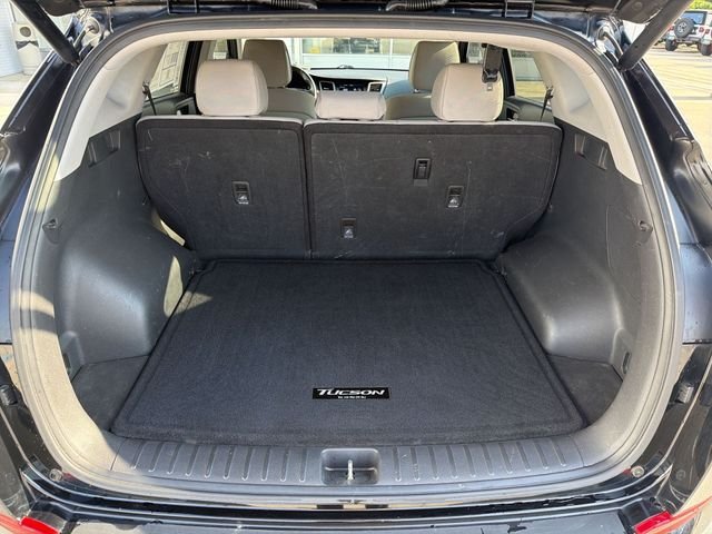 Used 2018 Black Hyundai Value image 25