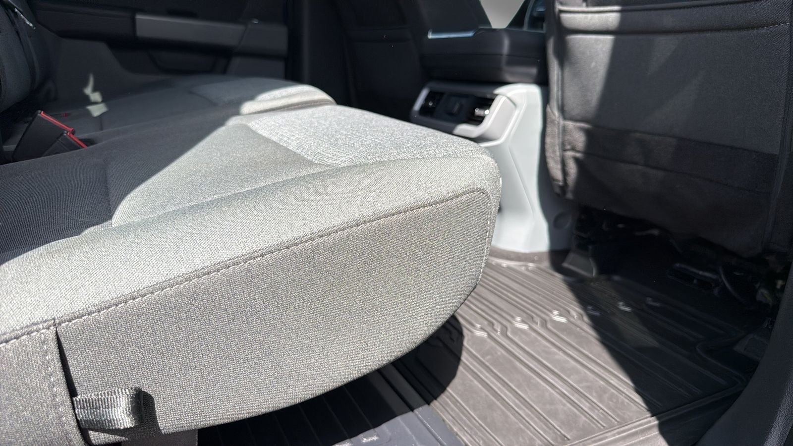 Used 2024 Blue Ford XLT image 26