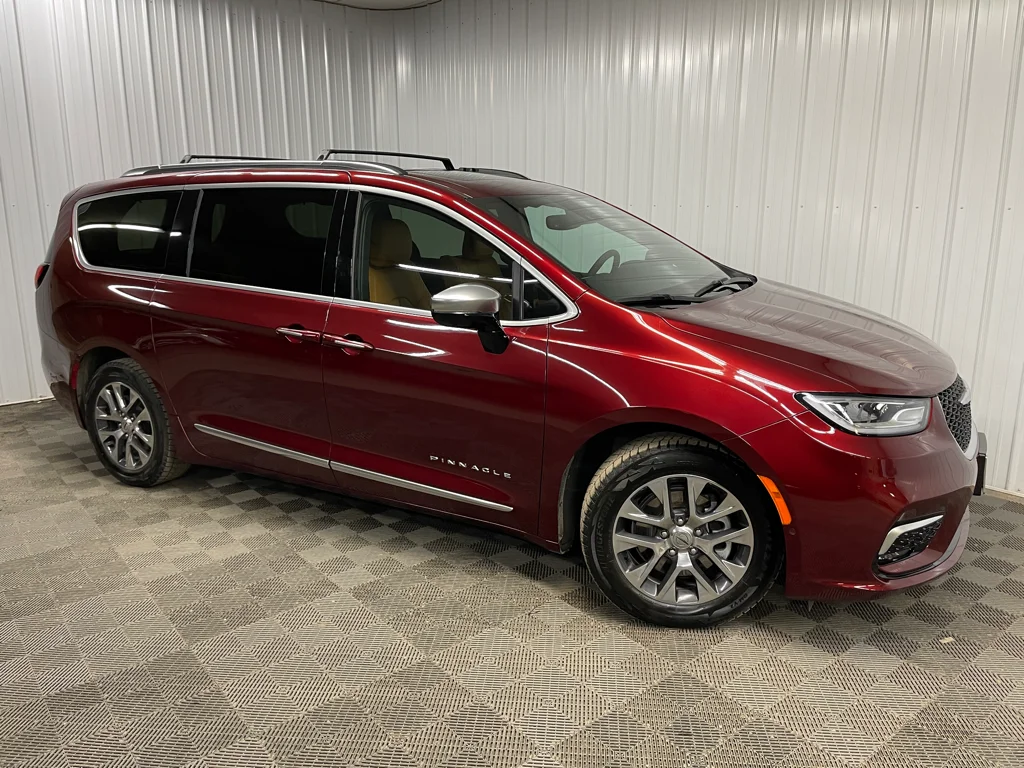 2023 Chrysler Pacifica Hybrid Pinnacle Hybrid's photo