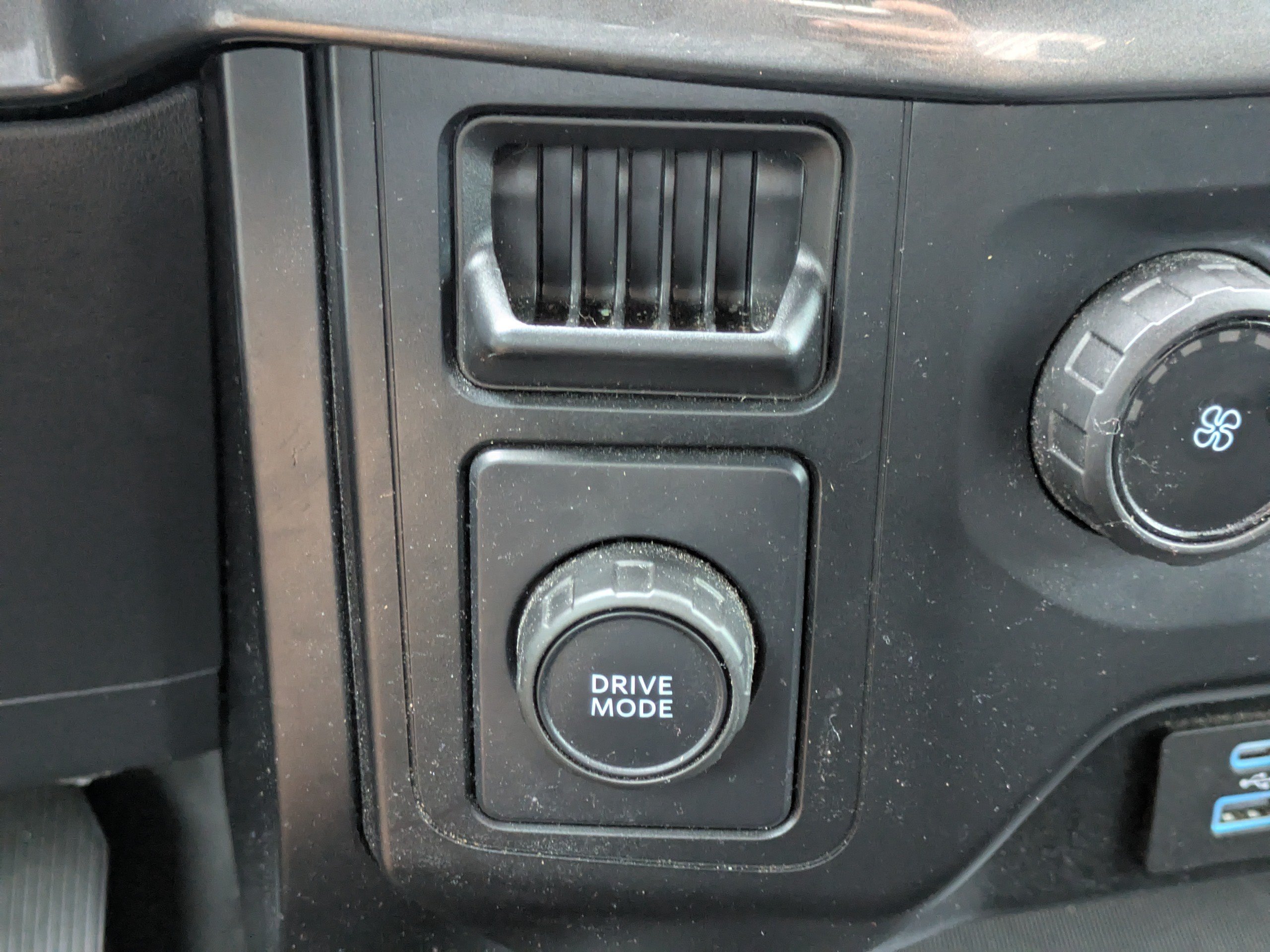 Used 2023  Ford XL image 25
