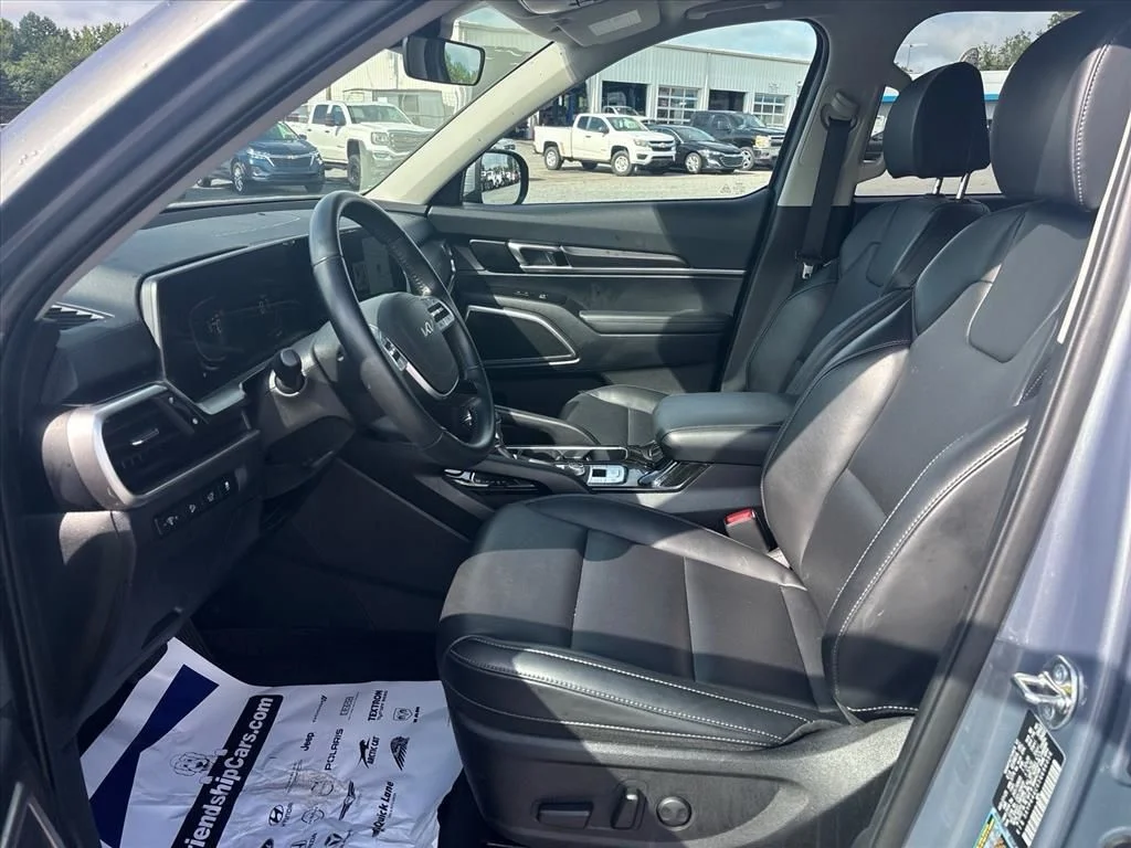 Used 2025 Silver Kia S image 12