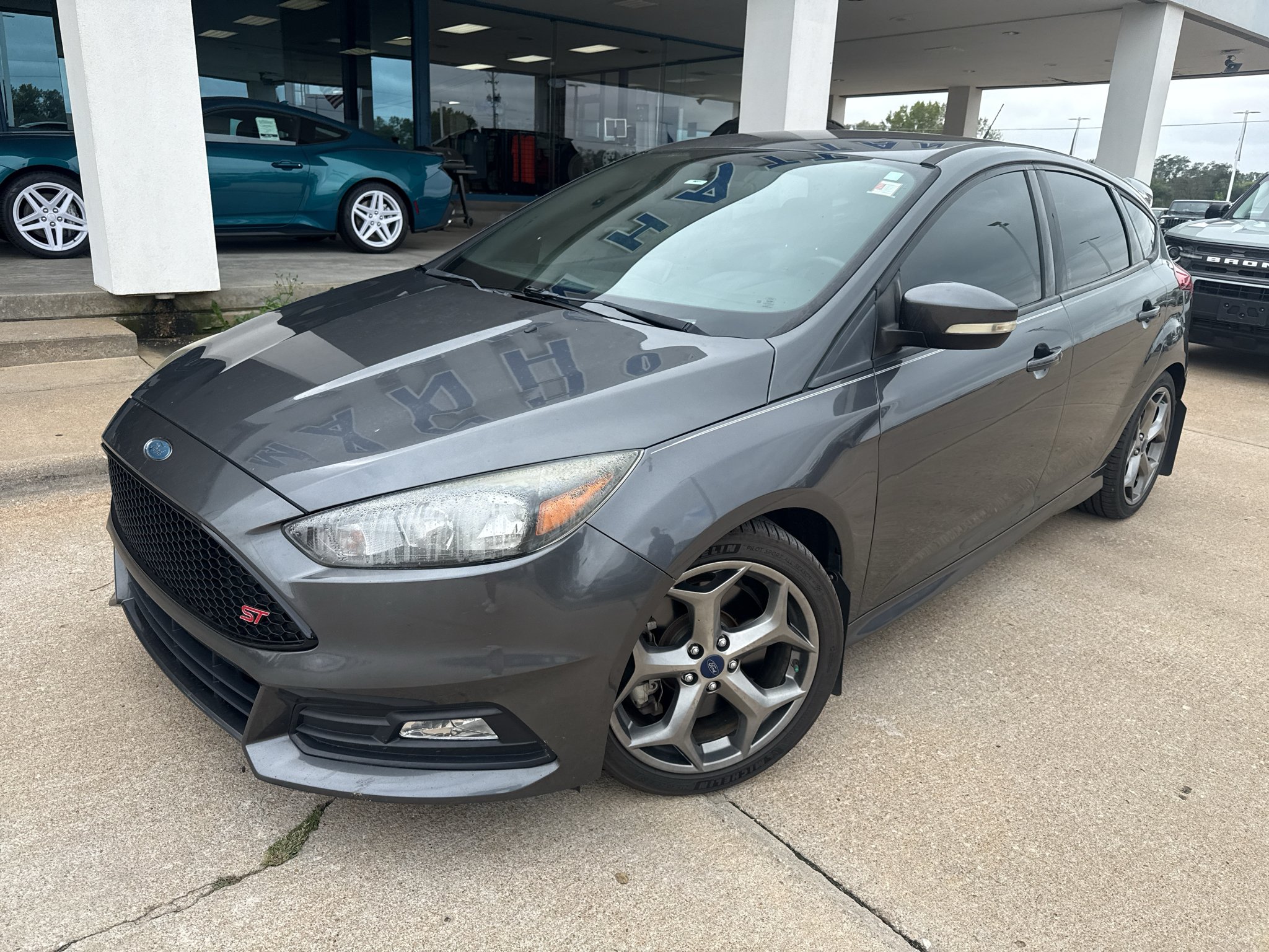 Used 2017 Magnetic Ford ST image 2