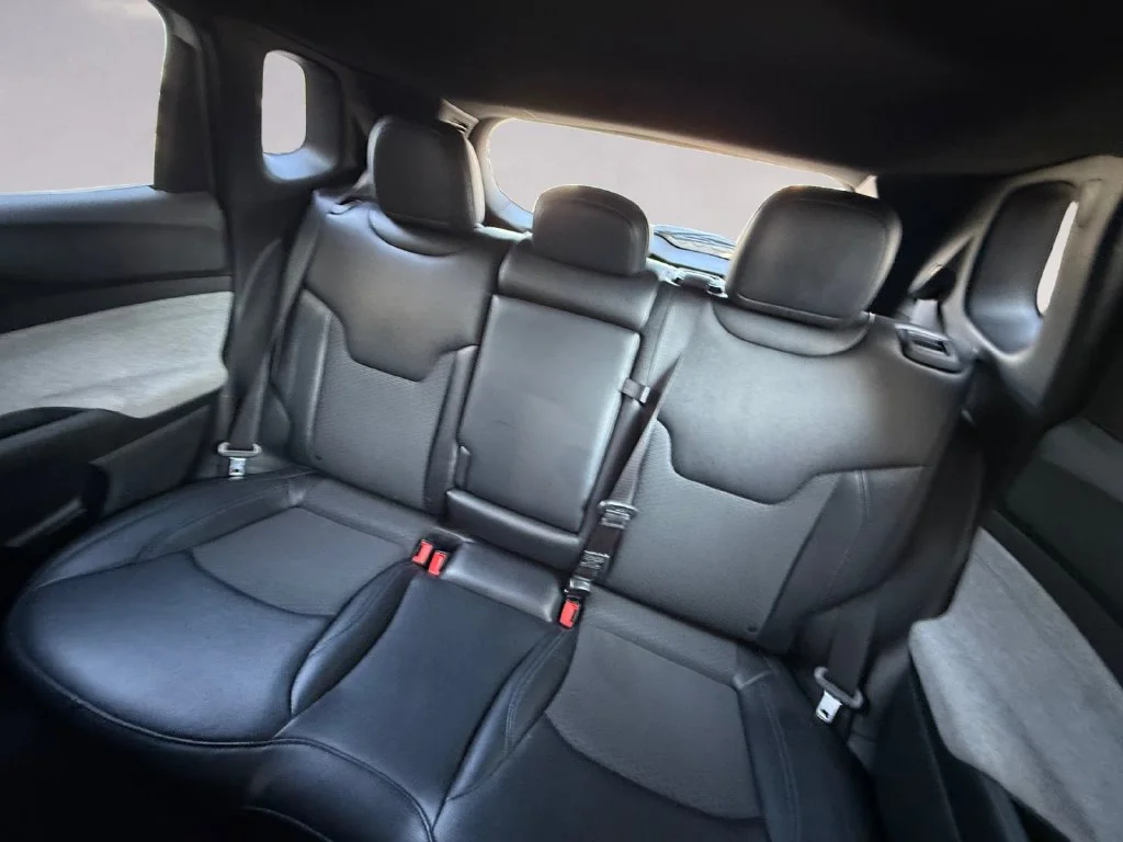 Used 2024 White Jeep Latitude image 16