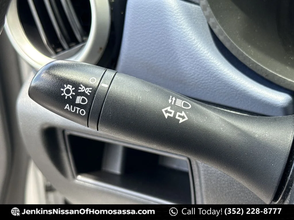 Used 2023 Silver Nissan 1.6 SV image 38