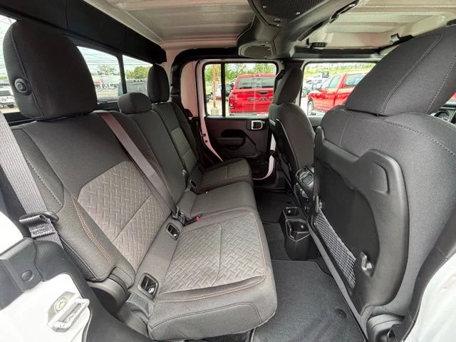 New 2026 Bright White Clear-Coat Exterior Paint Jeep Mojave image 8