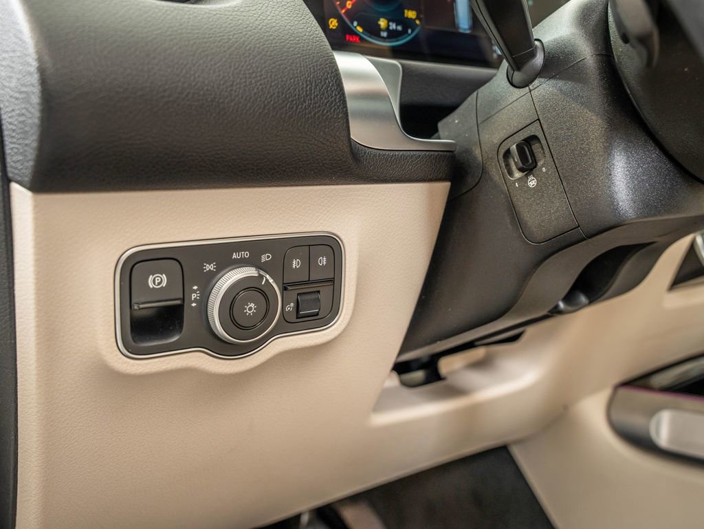 Used 2023 Polar White Mercedes-Benz GLB 250 image 20