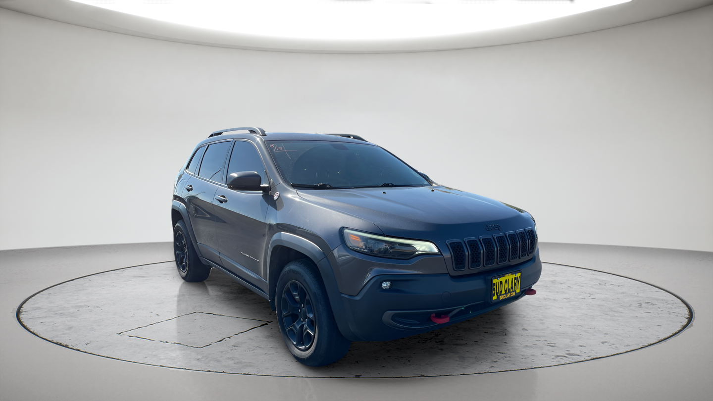 Used 2019 Gray Jeep Trailhawk image 3