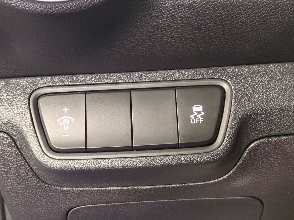 2024 Kia Forte LXS - Photo 24