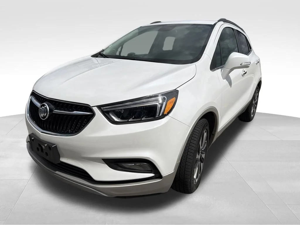 Used 2018 White Frost Buick Essence image 3