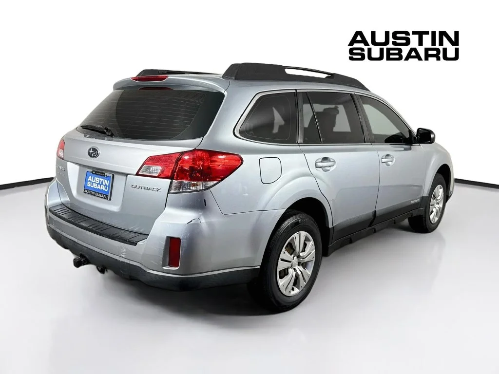 Used 2013 Silver Subaru 2.5i image 7