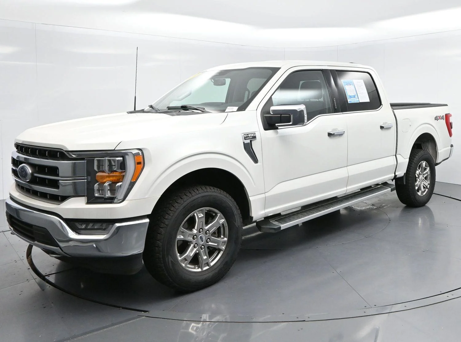 Used 2023  Ford LARIAT image 3