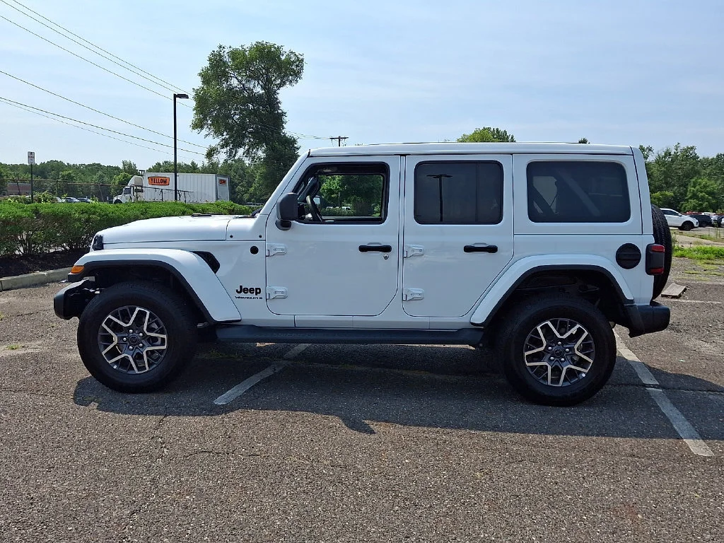 Used 2025 White Jeep 4-Door Sahara 4x4 image 7