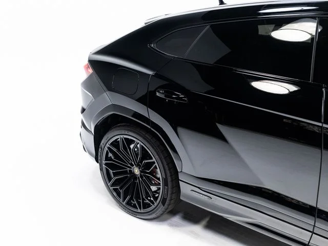 Used 2025 Black Lamborghini SE image 89