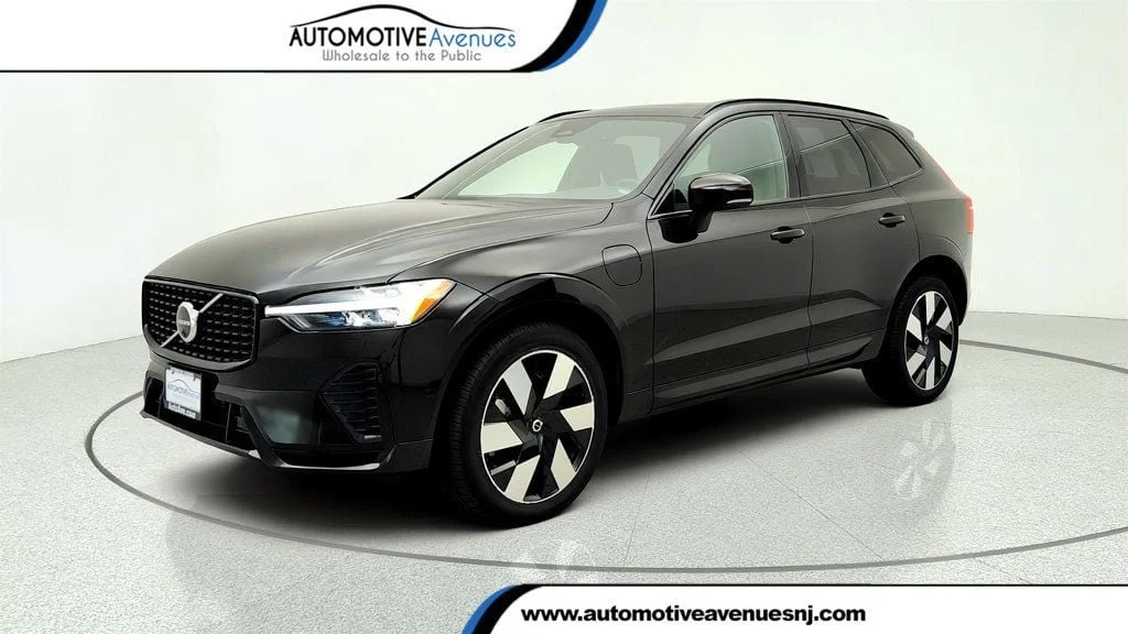 2025 Volvo XC60 T8 Plus Dark AWD's photo